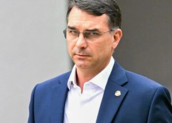 Mensagens da PF ligam traficante do CV a aliado político de Flávio Bolsonaro no Rio